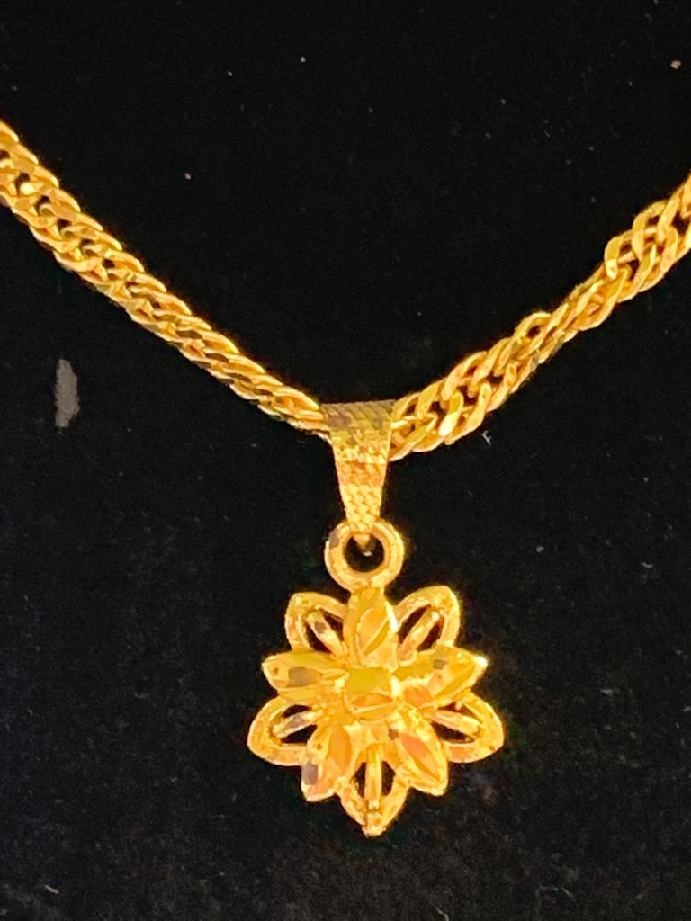 Gold Plated 'FLOWER SHAPE' Pendant Necklace