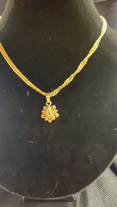 Gold Plated 'FLOWER SHAPE' Pendant Necklace